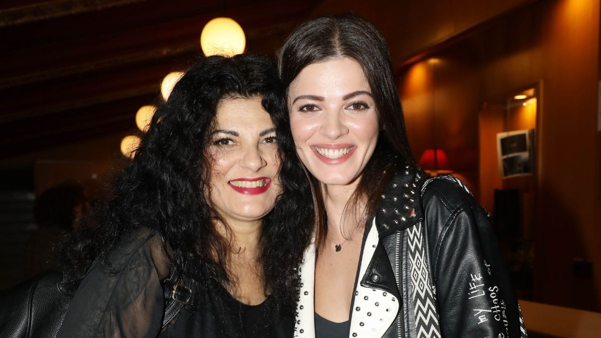 Τζένη Καζάκου – Τάνια Τρύπη: Η δυνατή σχέση  και η συνεργασία τους για πρώτη φορά σε θεατρική παράσταση