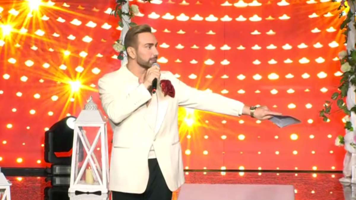 J2US: Ο Νίκος Κοκλώνης έκανε τη δική του μουσική έκπληξη στο 4ο live και άλλαξε ρόλο on stage!