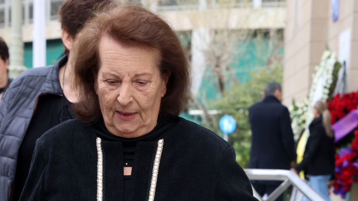 Κηδεία Μαρινέλλας: Λύγισε η Βάσω Καζαντζίδη – «Για μένα ήταν η μεγαλύτερή μου αδελφή»