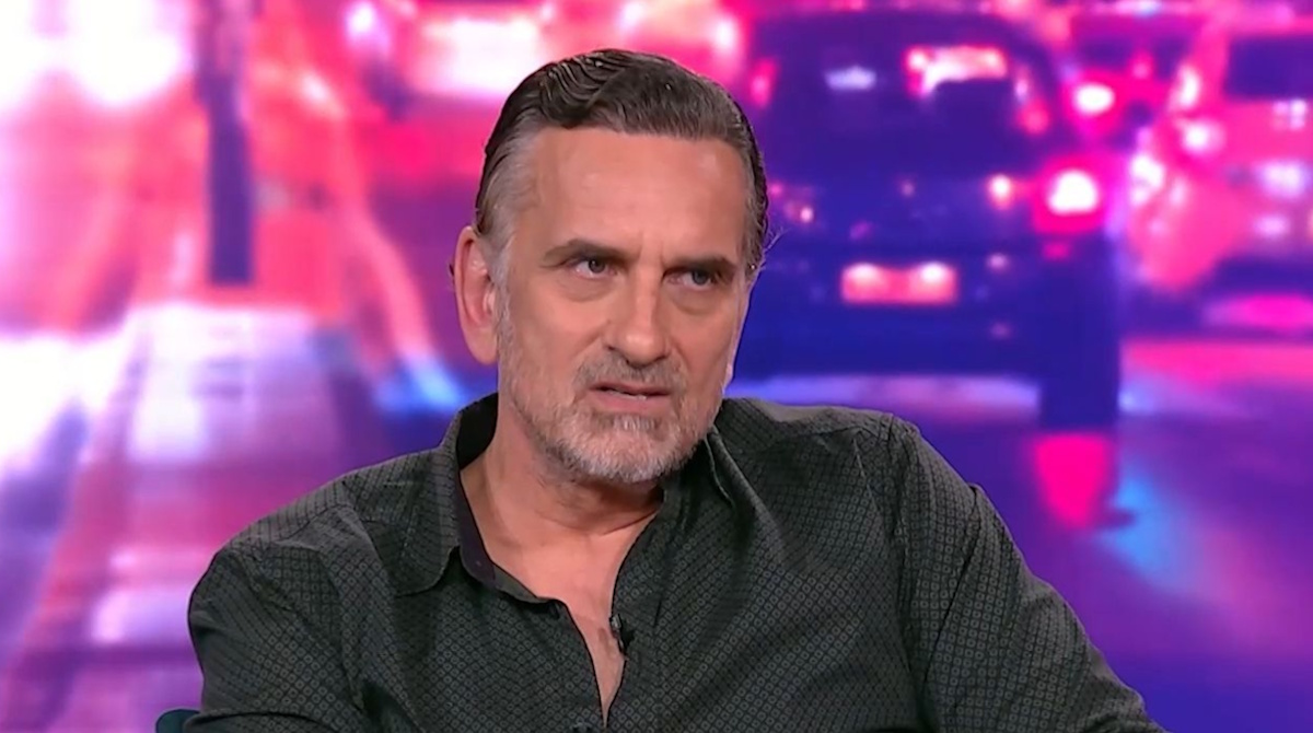 Νίκος Ψαρράς: «Μου έχει τύχει να είμαι σε μια παράσταση και να μισώ την ώρα και τη στιγμή που πηγαίνω»