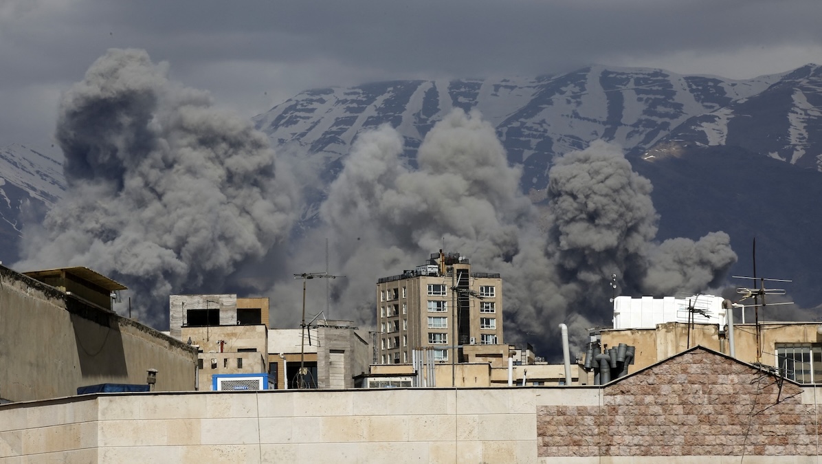 Φλέγεται η Μέση Ανατολή: Ιρανικά αντίποινα μετά τον θάνατο Χαμενεΐ