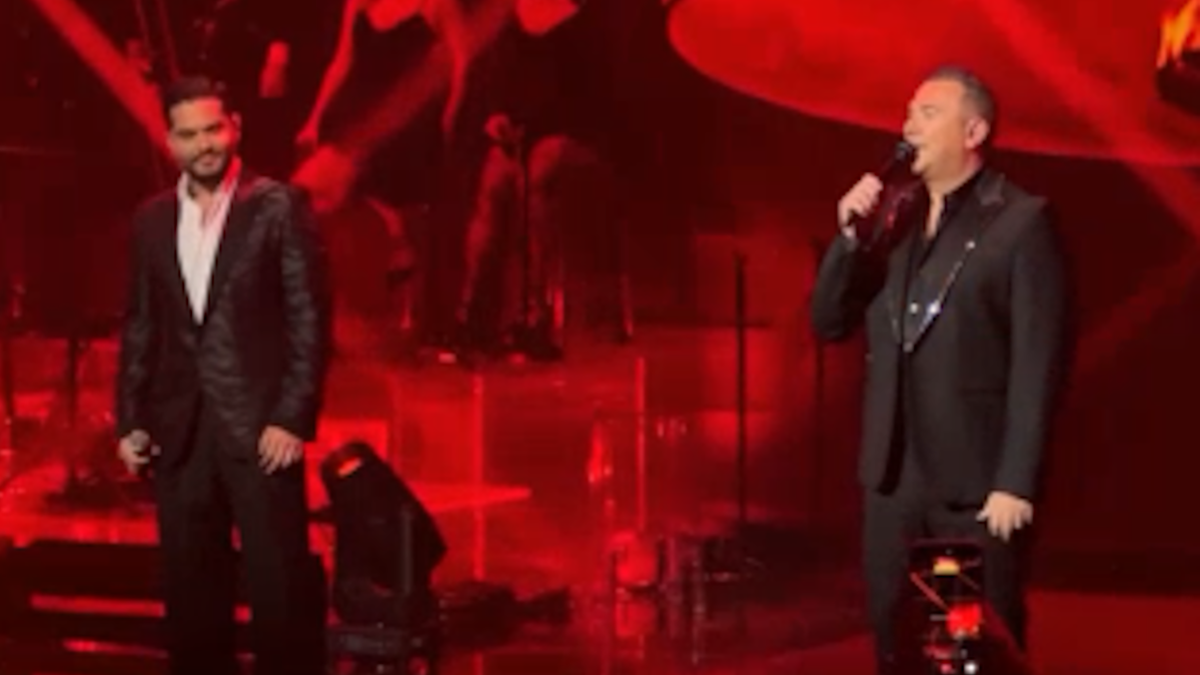 Αντώνης Ρέμος – Χρήστος Μάστορας: Το «αντίο» τους στην Μαρινέλλα επί σκηνής – «Από τις πιο δύσκολες βραδιές μας»