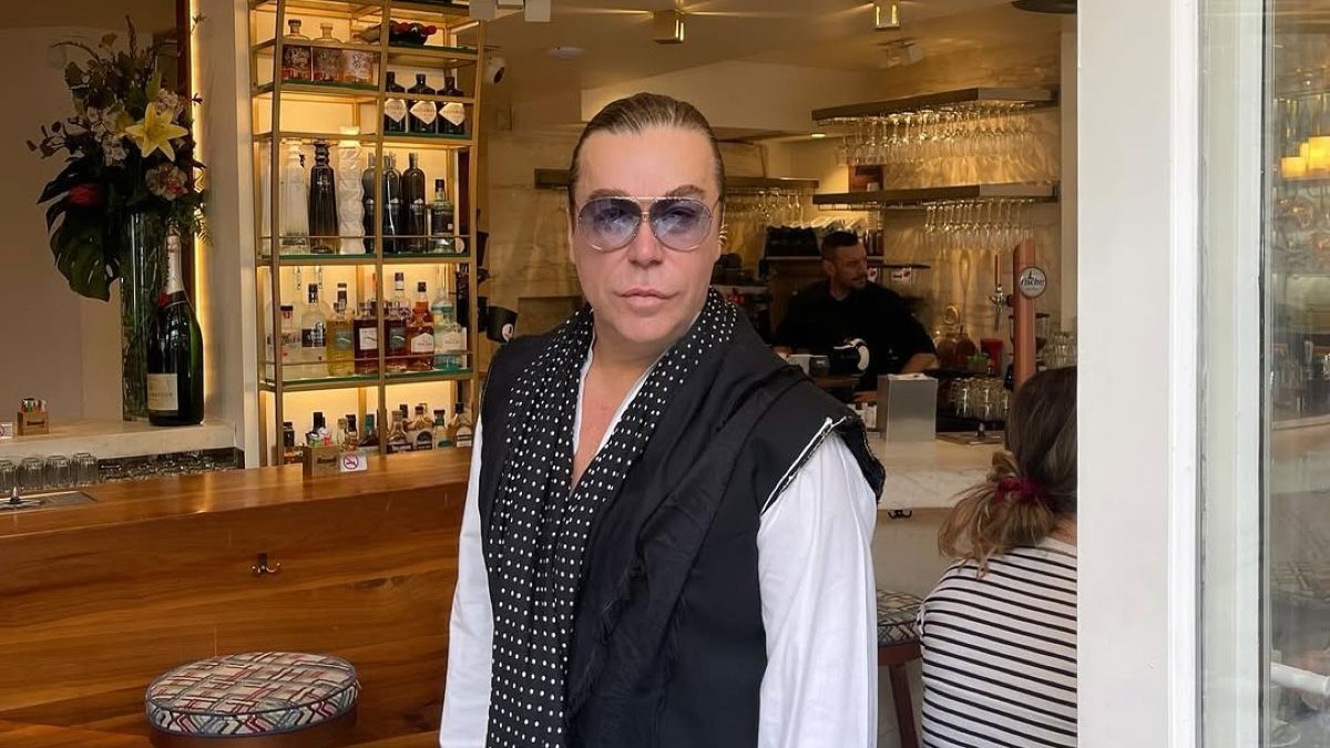 Ο Τρύφωνας Σαμαράς σε ρόλο-έκπληξη στο J2US! – Τι θα δούμε απόψε στο live