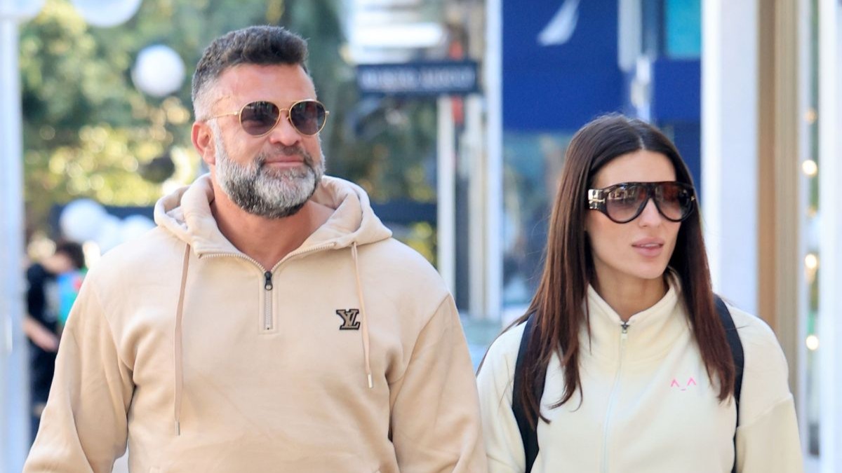 Κώστας Σόμμερ – Βαλεντίνη Παπαδάκη: Βόλτα χέρι-χέρι στα νότια προάστια!