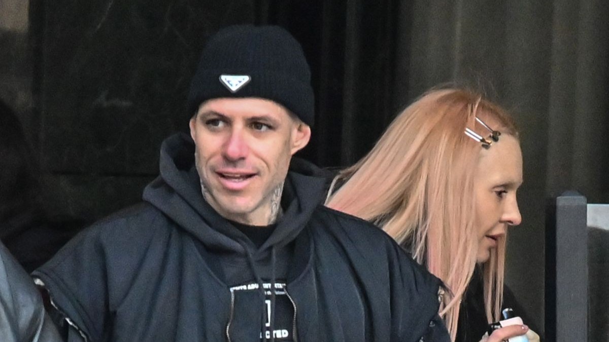 Τάμτα – Πάρις Κασιδόκωστας: Urban looks σε βόλτα στο κέντρο της Αθήνας