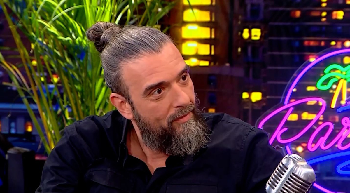 Σωτήρης Τσαφούλιας: «Θυμώνω στα γυρίσματα, είμαι στραβόξυλο, αλλά τη στριμάδα μου τη λούζονται οι κοντινοί μου άνθρωποι»