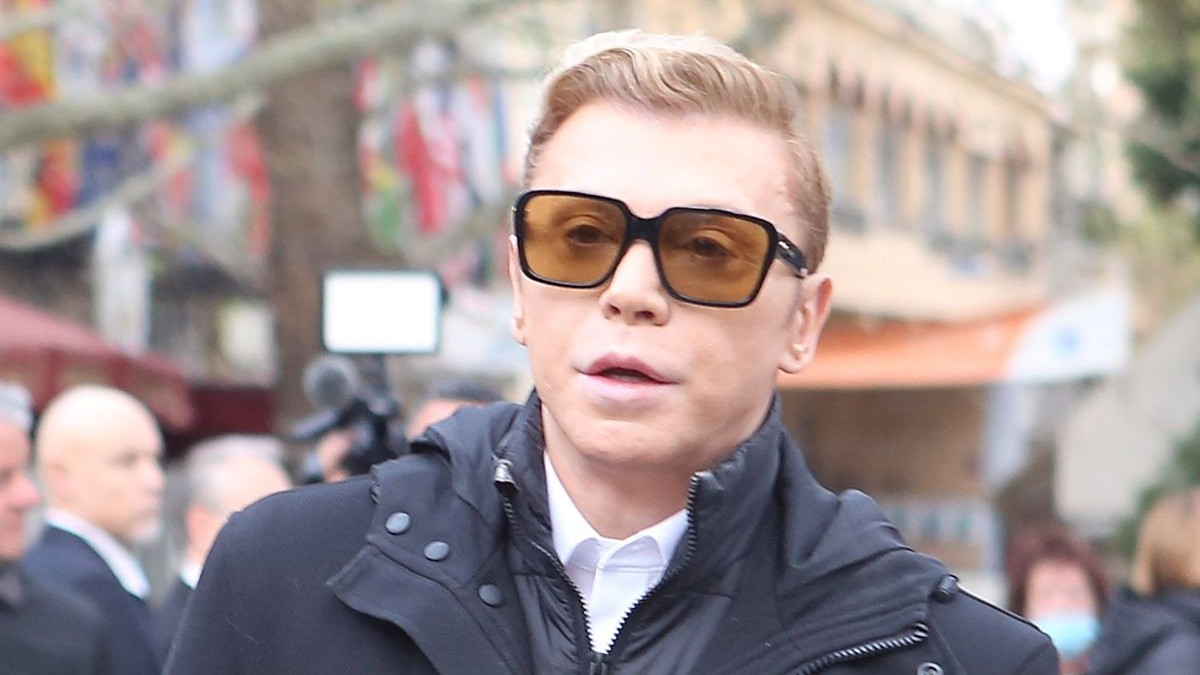 Κηδεία Μαρινέλλας: Λύγισε ο Τάκης Ζαχαράτος μπροστά στο φέρετρο της σπουδαίας ερμηνεύτριας