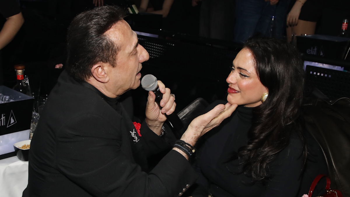 Κόνι Μεταξά: Αγκαλιά με τον Λευτέρη Πανταζή, στο νυχτερινό κέντρο που εμφανίζεται