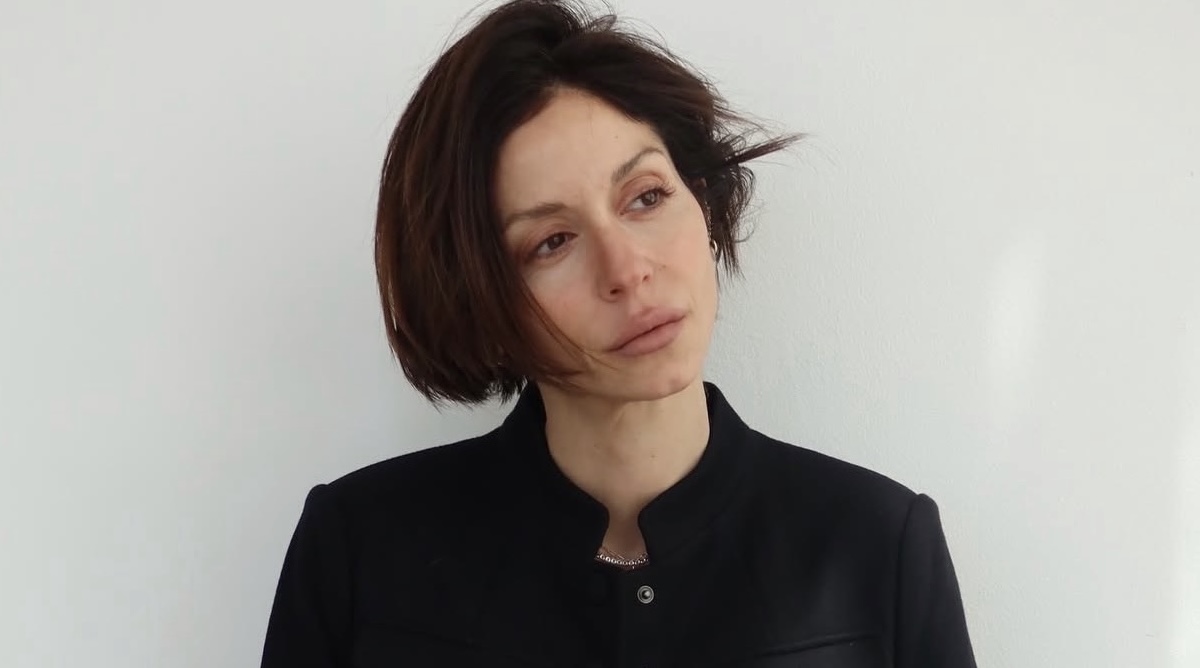 Σοφία Καρβέλα και jeans : Οι γραμμές τα χρώματα και τα trends 2026