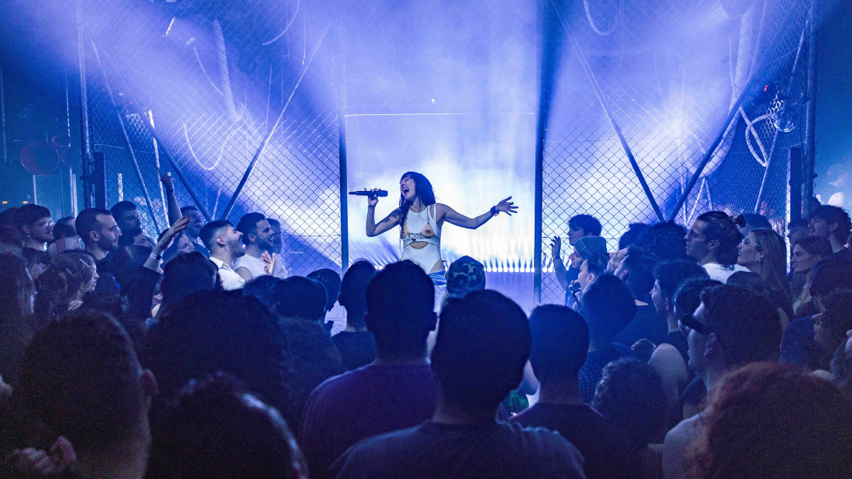 H Τάμτα και η ομάδα της στο SMUT Athens