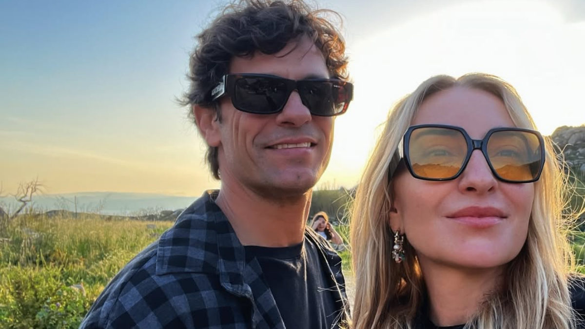 Ρούλα Ρέβη – Αποστόλης Τότσικας: Ρομαντική απόδραση στην Τήνο για το αγαπημένο ζευγάρι