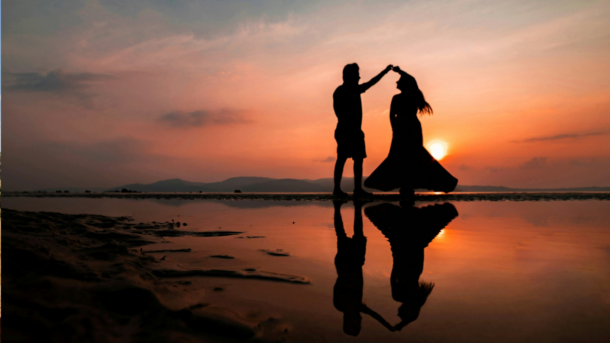 Ο Μάιος φέρνει έρωτες: Ποια ζώδια θα ζήσουν νέο φλερτ