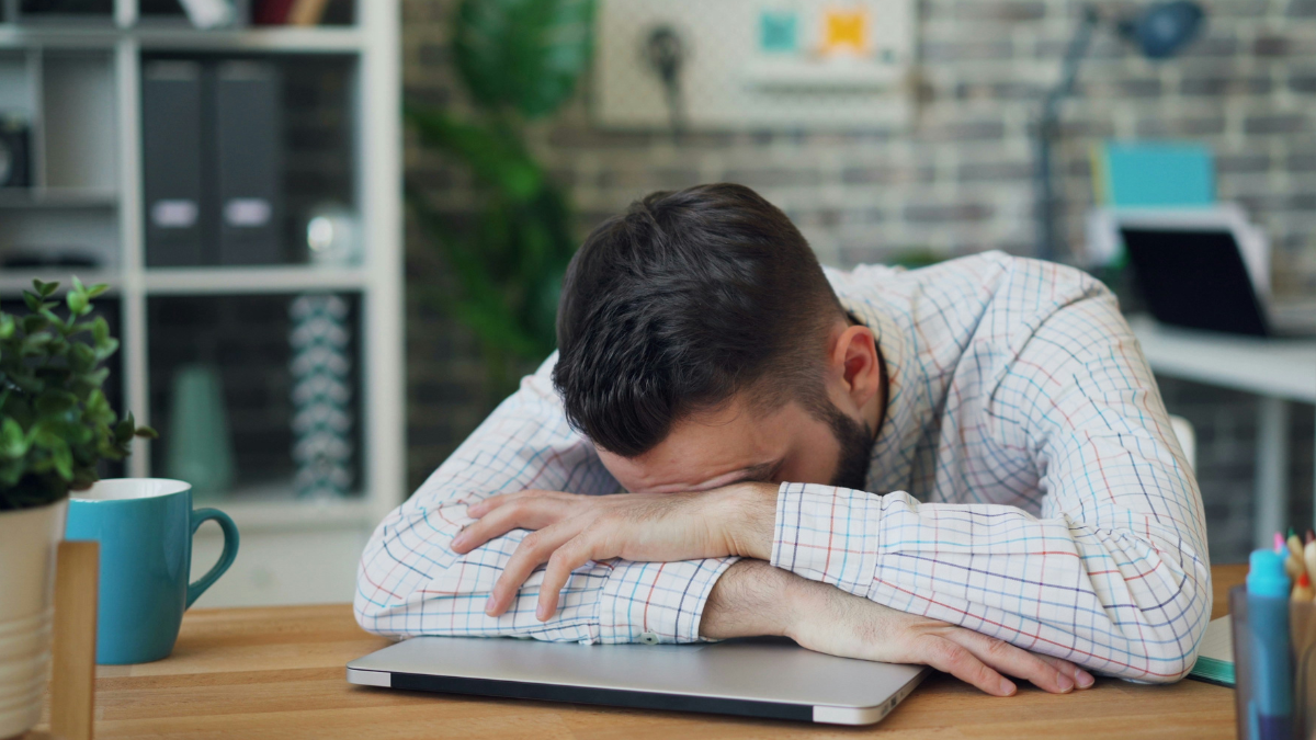 Εαρινή κόπωση: Γιατί νιώθετε εξαντλημένοι χωρίς λόγο την άνοιξη