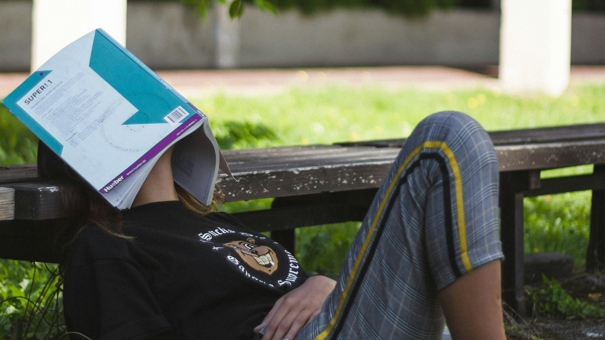 Εαρινή κόπωση: Γιατί νιώθετε εξαντλημένοι χωρίς λόγο την άνοιξη