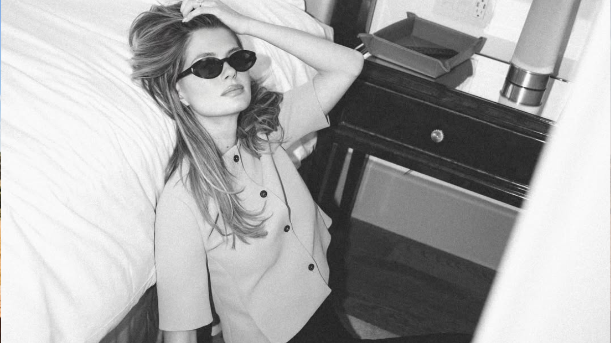 Αμαλία Κωστοπούλου: Το black ‘n white καρουζέλ που έγινε το απόλυτο office style inspo