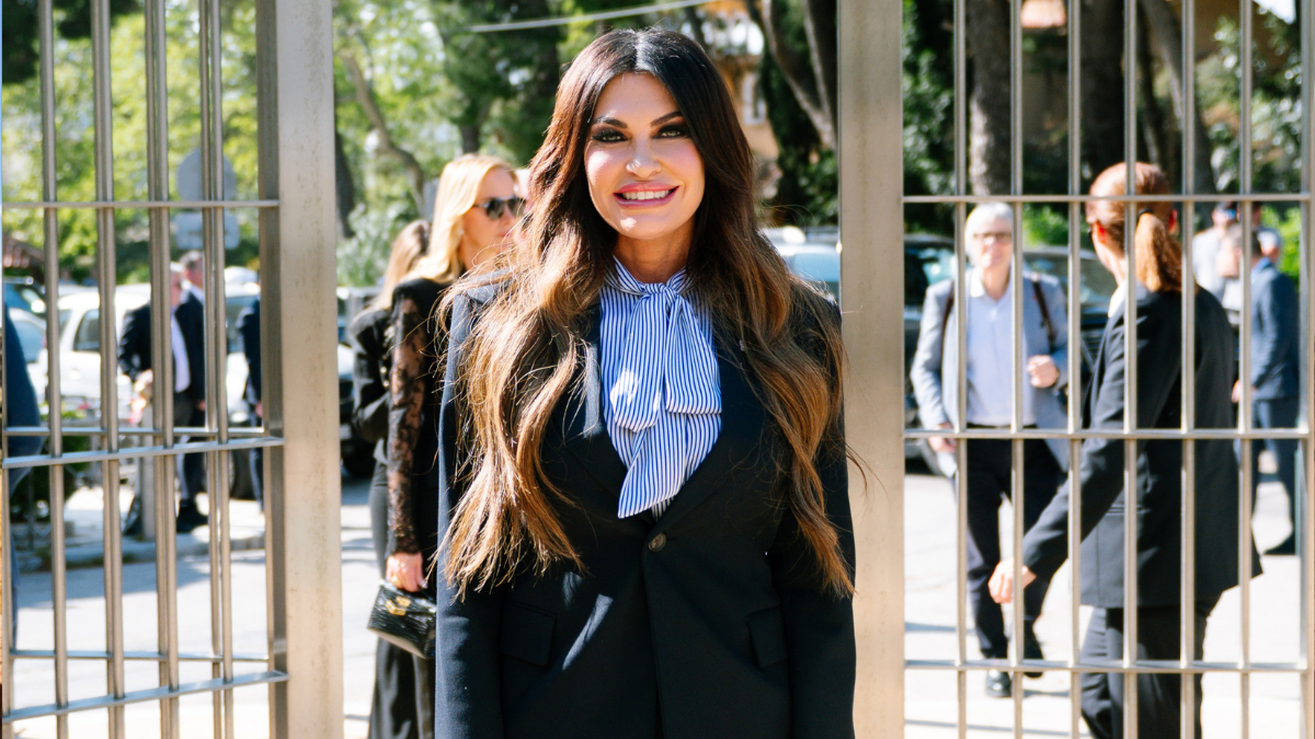 Κίμπερλι Γκιλφόιλ: Η chic εμφάνιση στα επίσημα εγκαίνια του Επίτιμου Προξενείου του Πριγκιπάτου του Μονακό