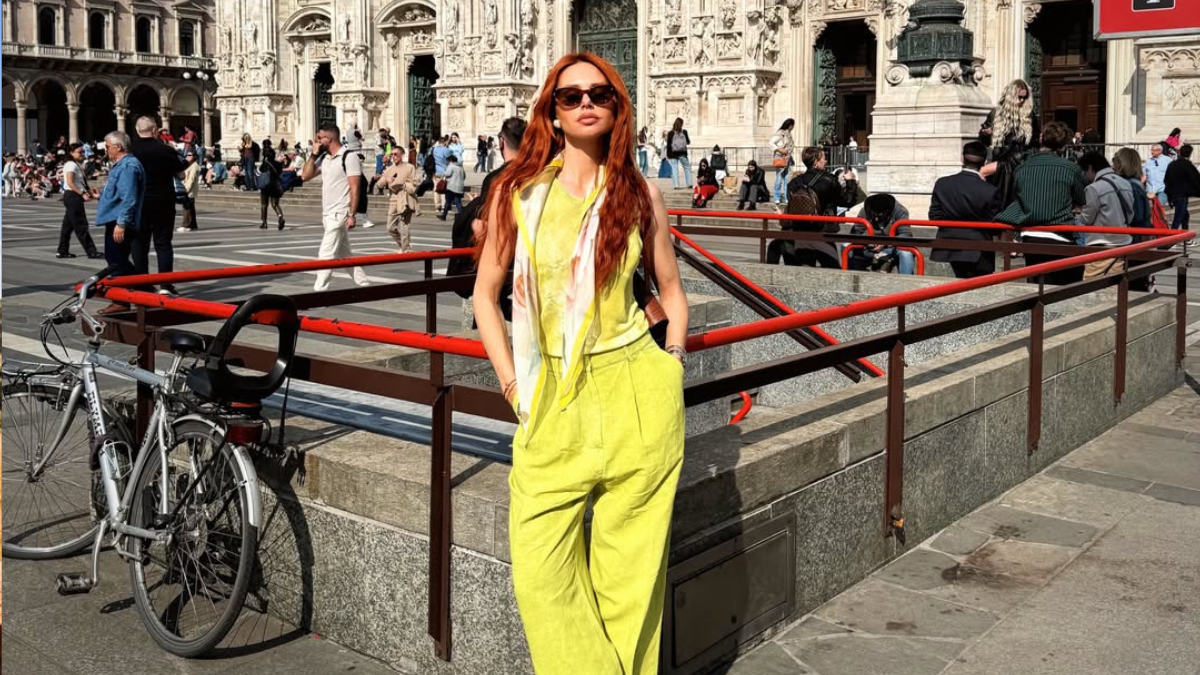 Έβελυν Καζαντζόγλου: Αποκαλύπτει γιατί το neon yellow είναι η πιο δυνατή τάση της σεζόν