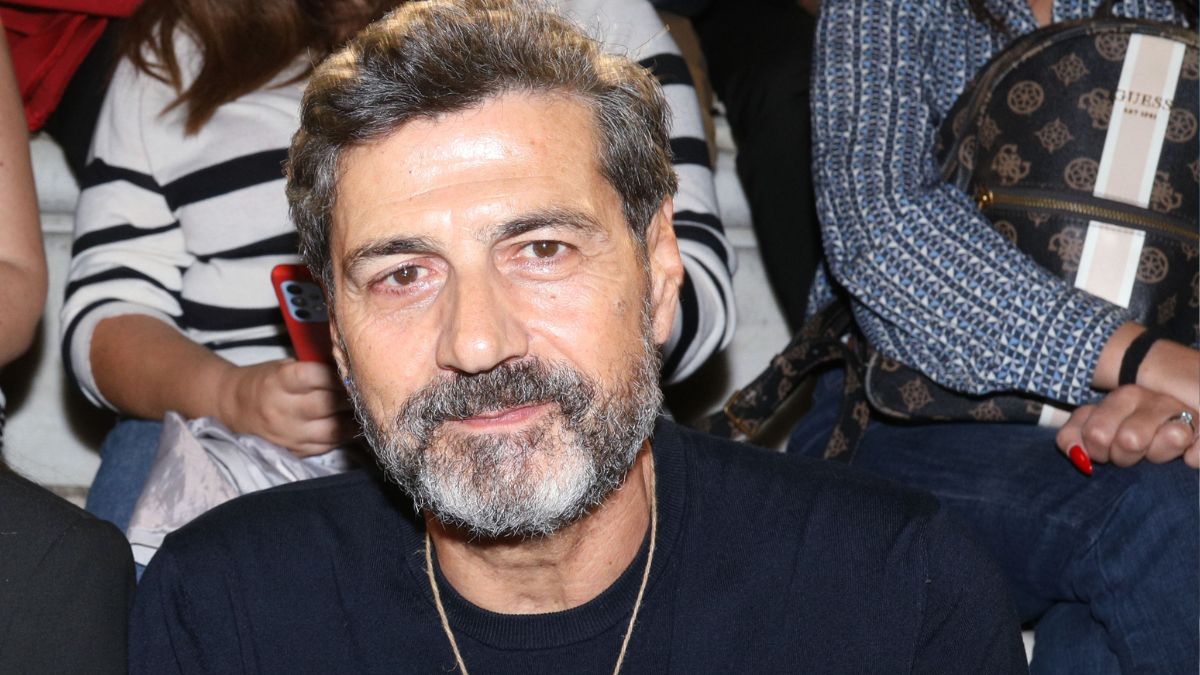 Κώστας Φαλελάκης: «Αναγνωρίζω ότι είμαι πιο γνωστός σαν ΛΟΑΤΚΙ άτομο. Είμαι άθεος, αλλά…»