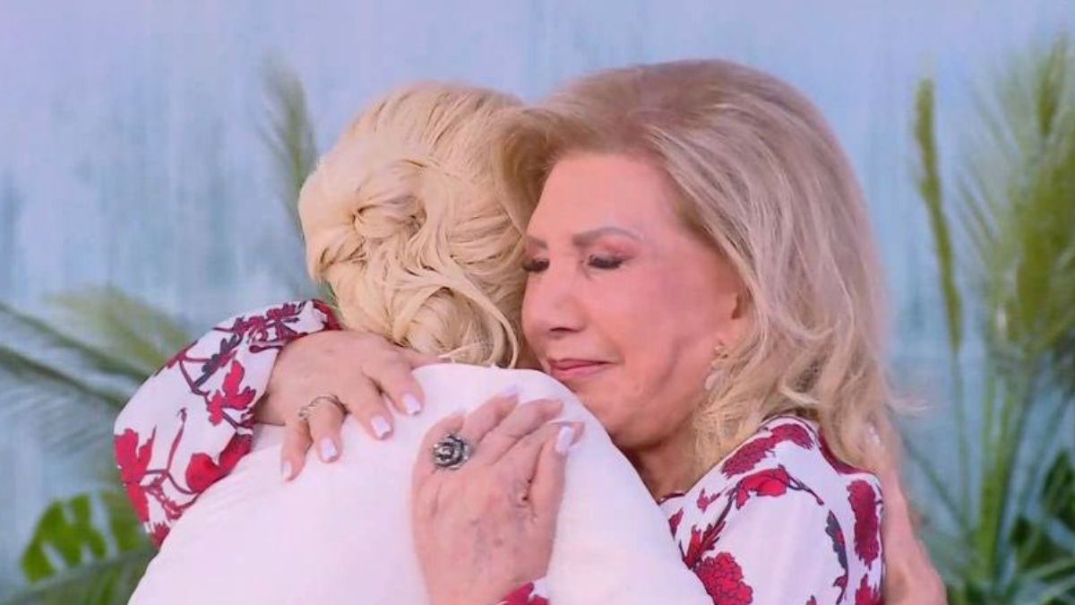 Λίτσα Πατέρα: Η αγκαλιά με τη Φαίη Σκορδά  στο Buongiorno και η συγκίνηση on air