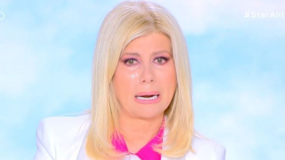 Ζήνα Κουτσελίνη: Συγκλόνισε με τα λόγια της, ξεσπώντας σε κλάματα – «Στη γνωστή υπόθεση με την κακοποίηση με αδικήσατε»