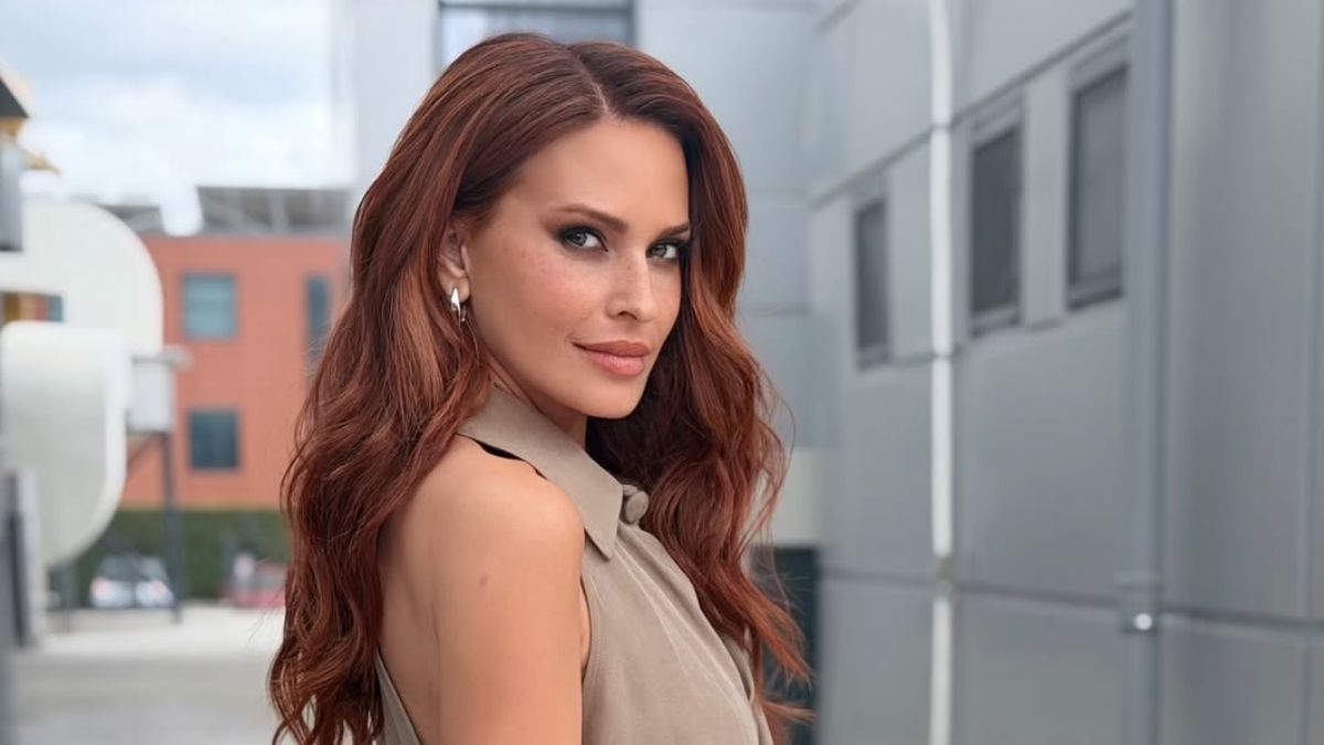 Σίσσυ Χρηστίδου: Στην Κέρκυρα με τη βαφτιστήρα της