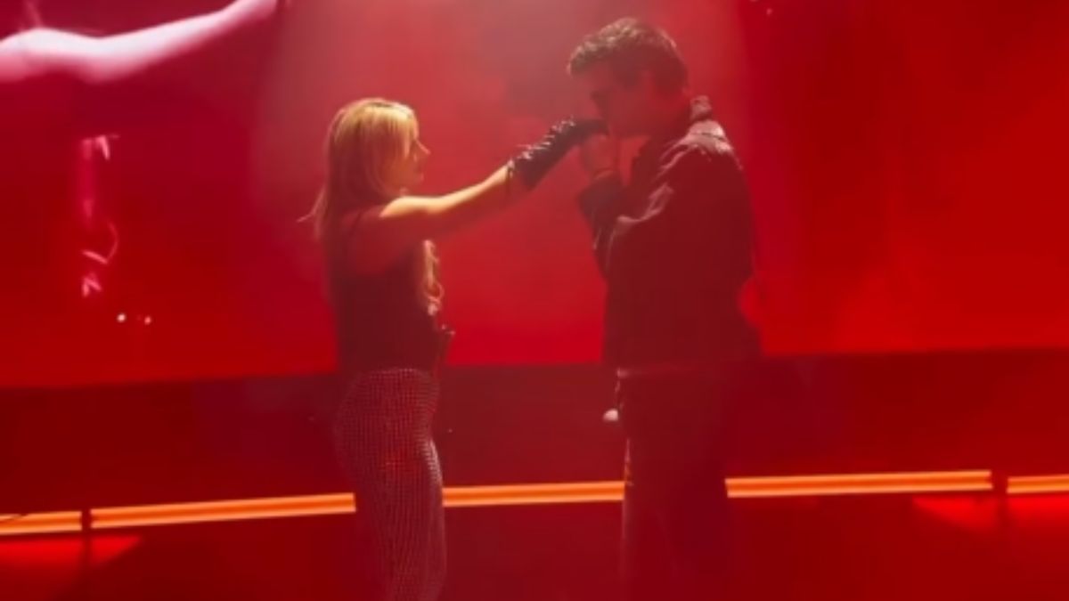 Νίνο – Josephine:  Ο έρωτάς τους δεν κρύβεται – Το χειροφίλημα και η αγκαλιά τους πάνω στην πίστα