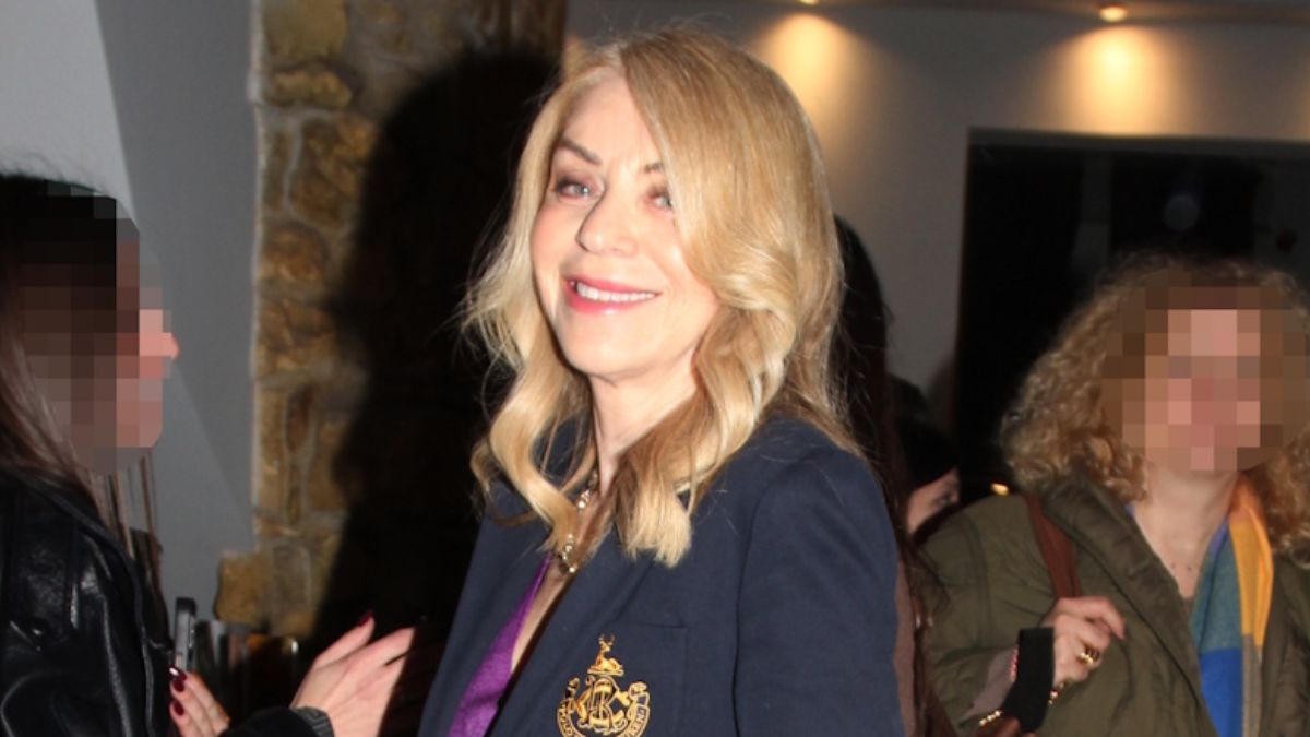 Έλλη Στάη: Νέα κομψή εμφάνιση, με παντελόνι σε απόχρωση που έκανε τη διαφορά