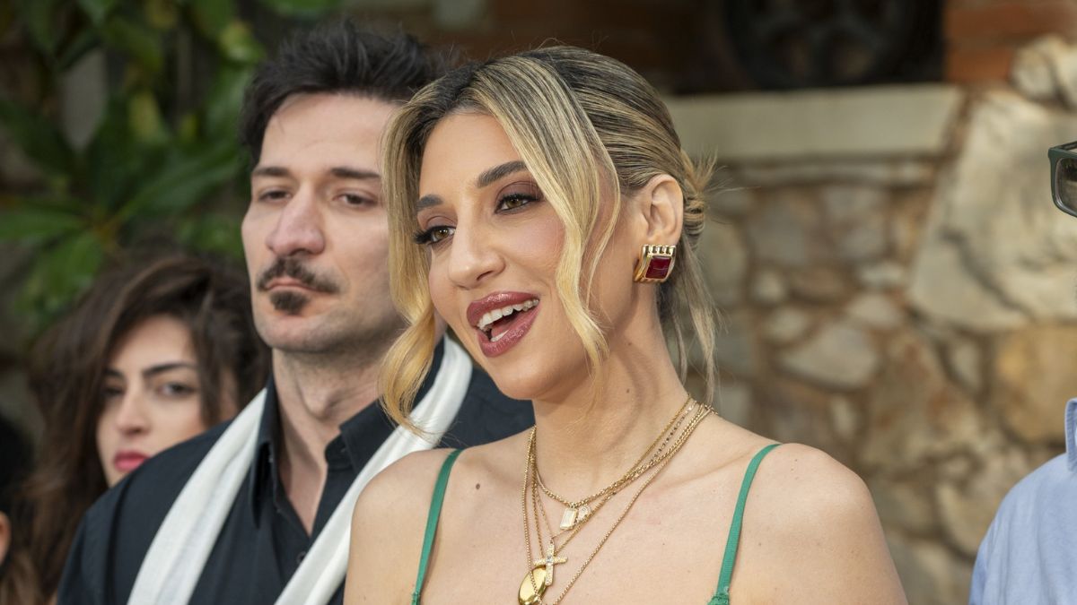 Αλεξάνδρα Μπουνάτσα: Ξεσηκώνει με το νέο της τραγούδι «Να μας ζήσει η Ελλάδα»