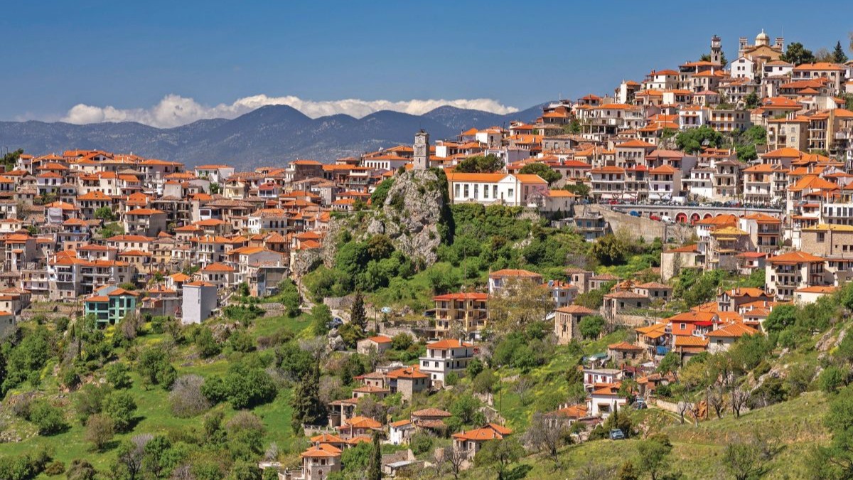 Αράχωβα: Στη «νύφη του Παρνασσού» για το τριήμερο πανηγύρι του Αγίου Γεωργίου