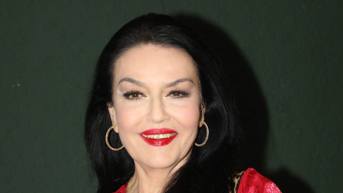 Ελένη Φιλίνη: Η total red εμφάνιση που έκλεψε τις εντυπώσεις στη Παγκόσμια πρεμιέρα του «Sinatra! Eternity» 