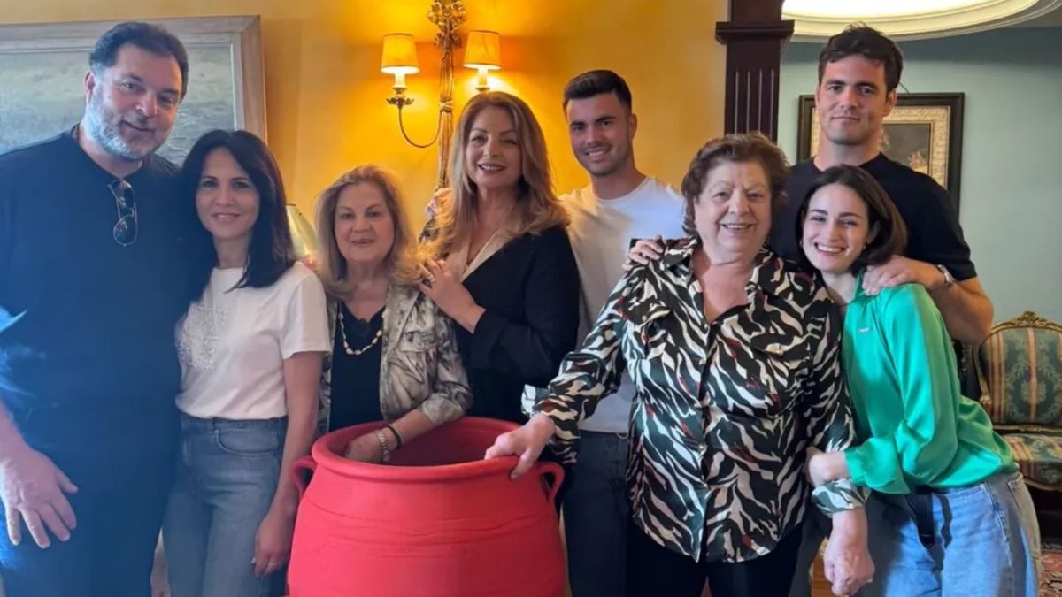 Άντζελα Γκερέκου: Η οικογενειακή στιγμή πριν το εντυπωσιακό σπάσισμο των μπότηδων, στην Κέκρυρα