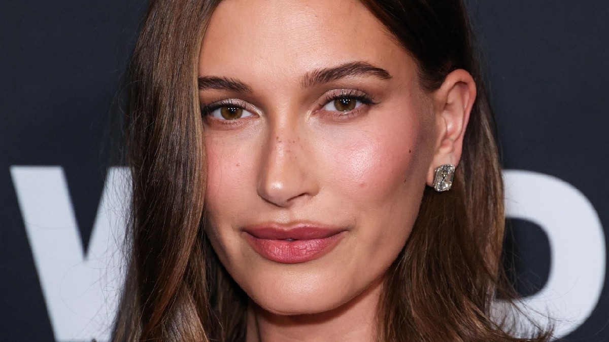 Glazed Donut Nails: Η Χέιλι Μπίμπερ τα κάνει και πάλι τάση