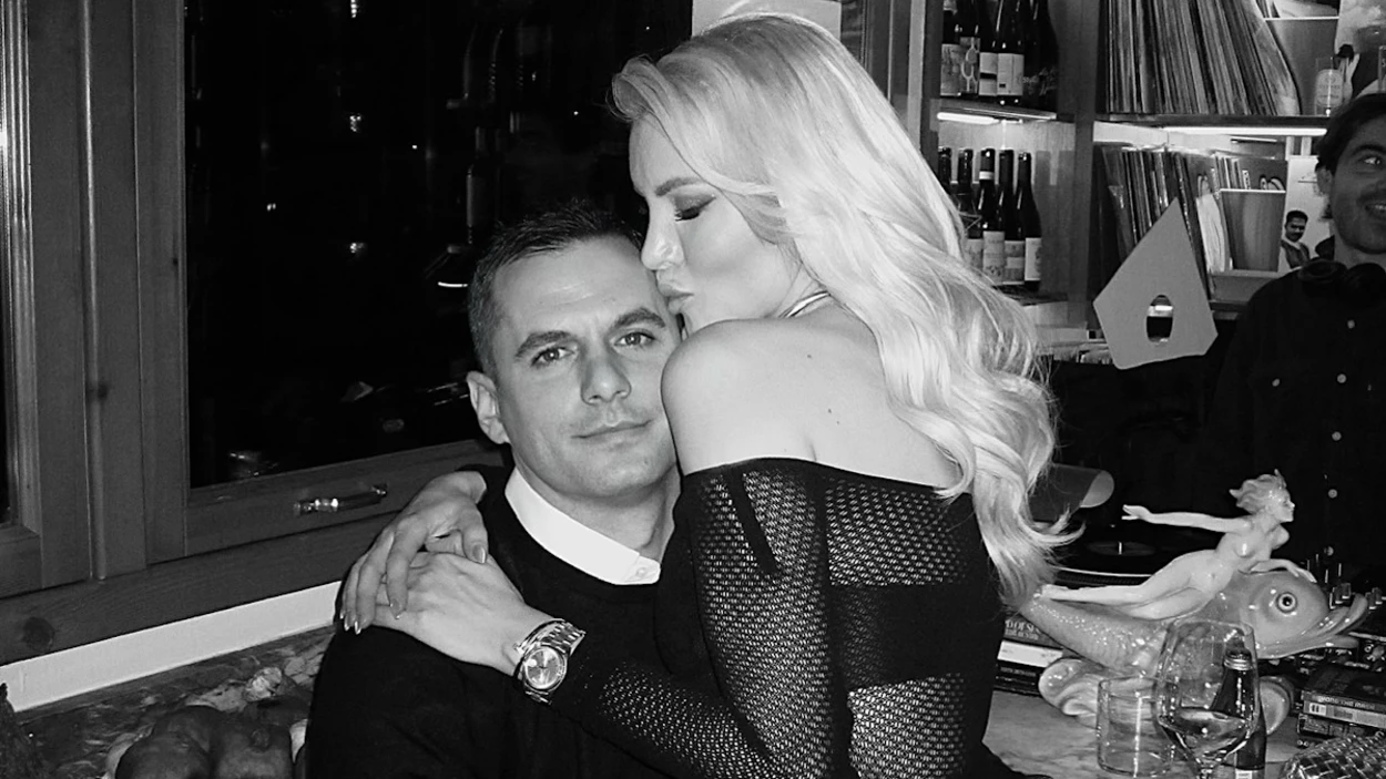 Κατερίνα Καινούργιου: Στιγμές χαράς στο μαιευτήριο – Οι φωτογραφίες του Παναγιώτη Κουτσουμπή με φίλους