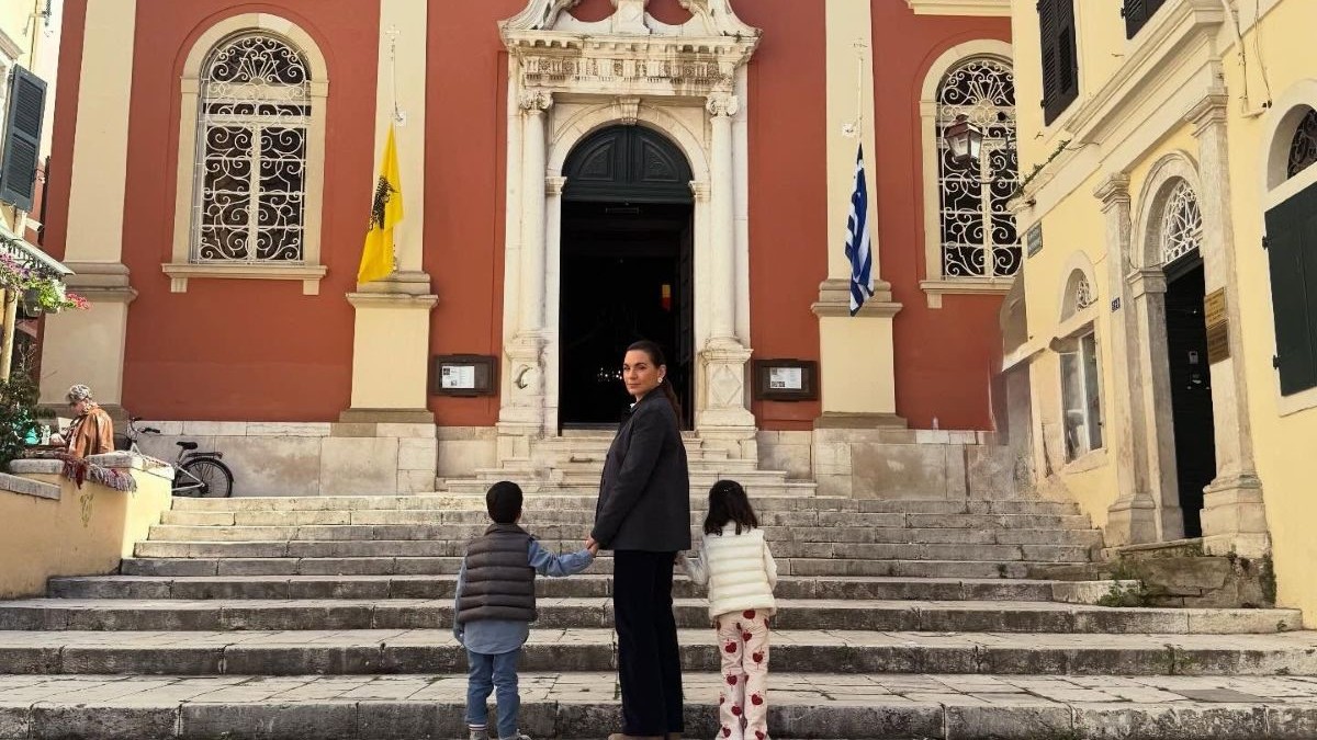 Όλγα Κεφαλογιάννη: Στιγμές κατάνυξης στην Κέρκυρα μαζί με τα παιδιά της