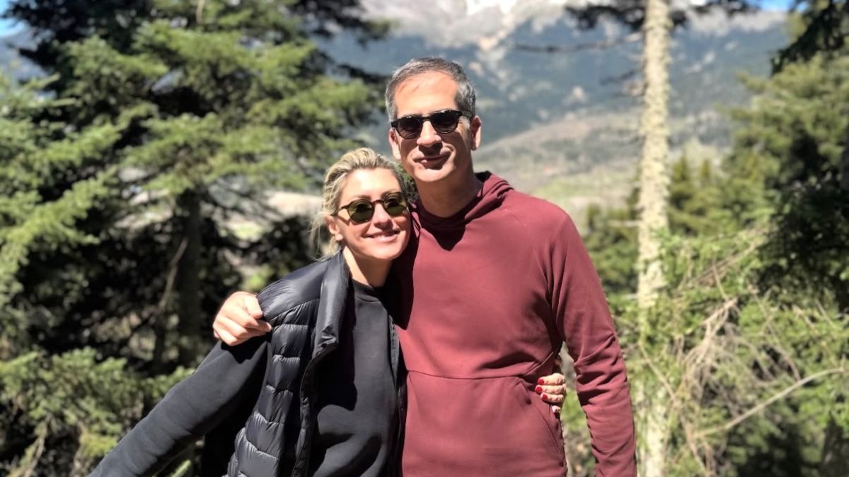 Σία Κοσιώνη: Οι ευχές για το Πάσχα αγκαλιά με τον Κώστα Μπακογιάννη