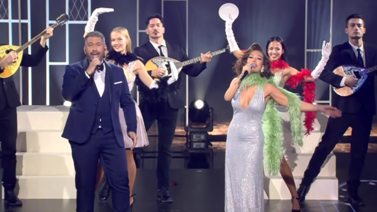 J2US: Ο Χάρης Λεμπιδάκης και η Φαίη Θεοχάρη ερμήνευσαν το «Έχω στεναχώρη καρδιά» – «Ήσουν πολύ καλός και σε ένα τραγούδι το οποίο έχει ιστορία!»