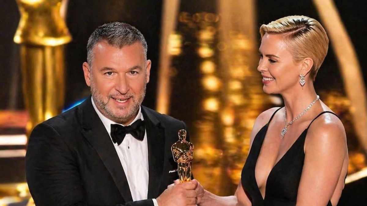 Γιώργος Λιάγκας: Ποζάρει με ΑΙ βραβείο και κλέβει την παράσταση