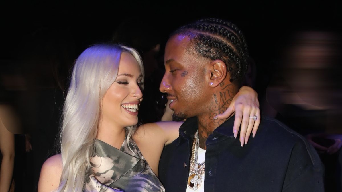 Άννα Θεοδωρίδη: Το statement mini που έκλεψε τις εντυπώσεις δίπλα στον Light