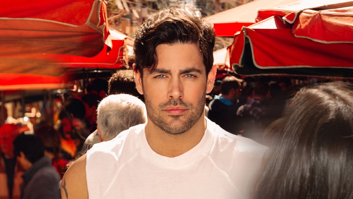 Ο Κώστας Μαρτάκης παρουσιάζει το music video για «Το Σ’ αγαπώ» του