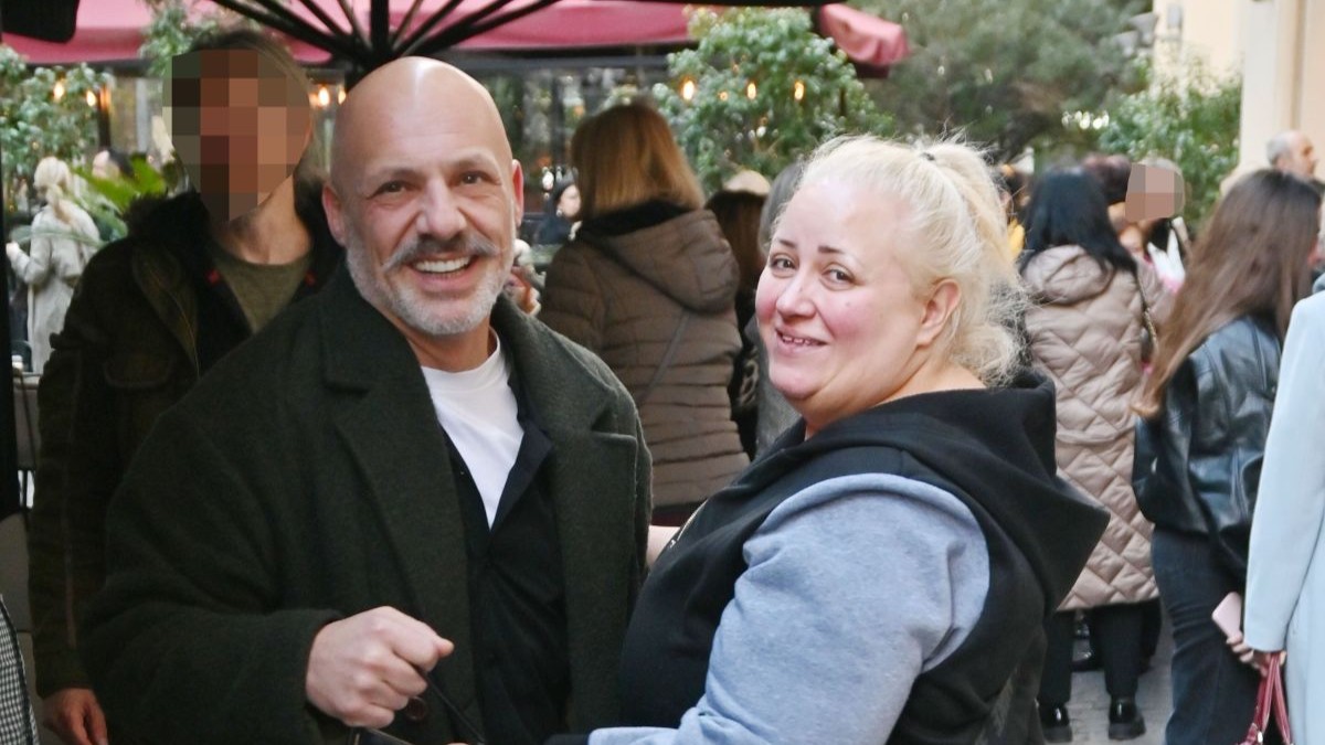 Νίκος Μουτσινάς – Παρθένα Χοροζίδου: Χαμογελαστοί σε κοινή έξοδο στην Αθήνα