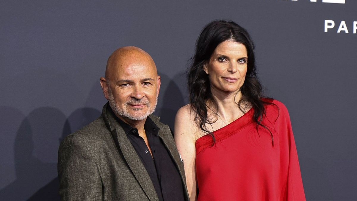 Αθηνά Ωνάση: Σπάνια εμφάνιση στη Βαρκελώνη με total red σύνολο