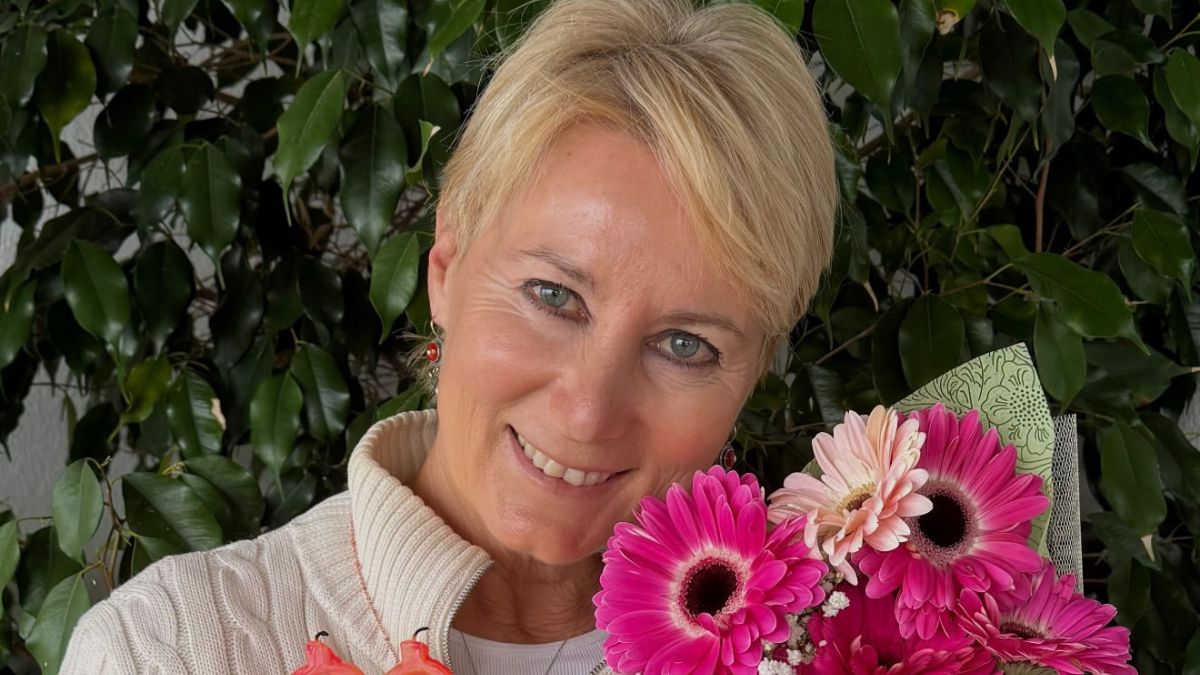 Νατάσα Παζαΐτη: Έγινε 60 χρονών – Το συγκινητικό δώρο από τα παιδιά της Αλέξανδρο και Αλίκη Καραμανλή