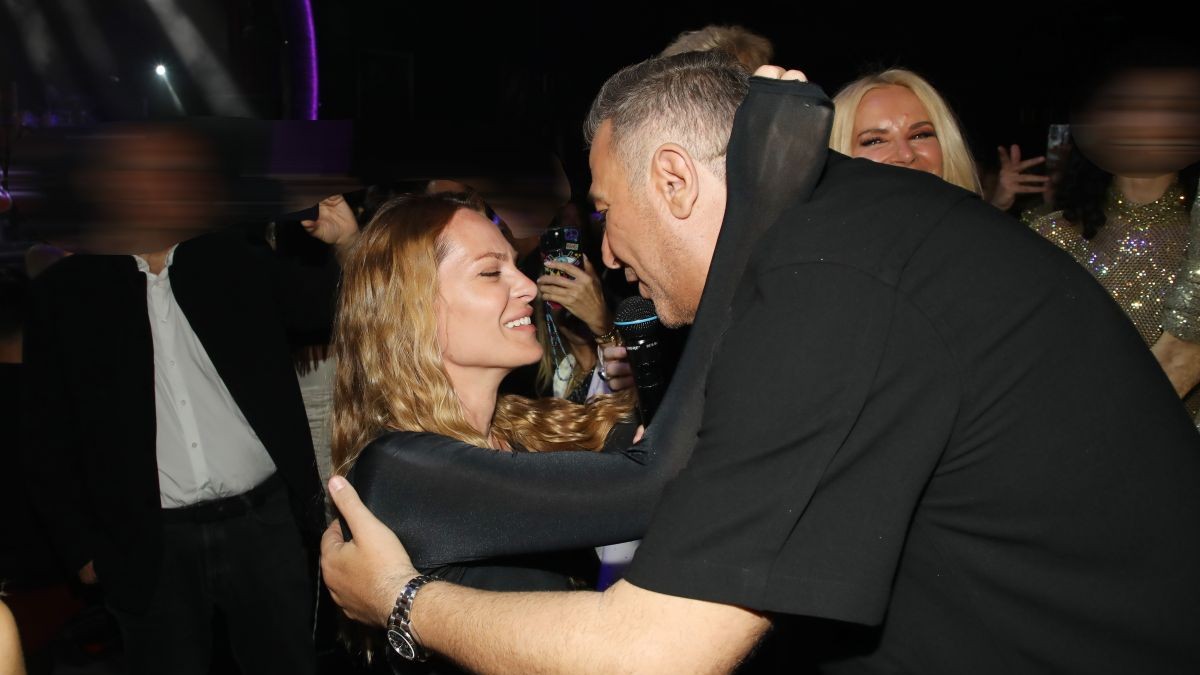 Υβόννη Μπόσνιακ – Αντώνης Ρέμος: Το τρυφερό φιλί και ο χορός στο φινάλε των εμφανίσεων στο NOX