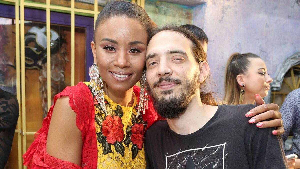 Shaya: «Έκανα εγώ το πρώτο βήμα.Τον κάλεσα για ποτό»