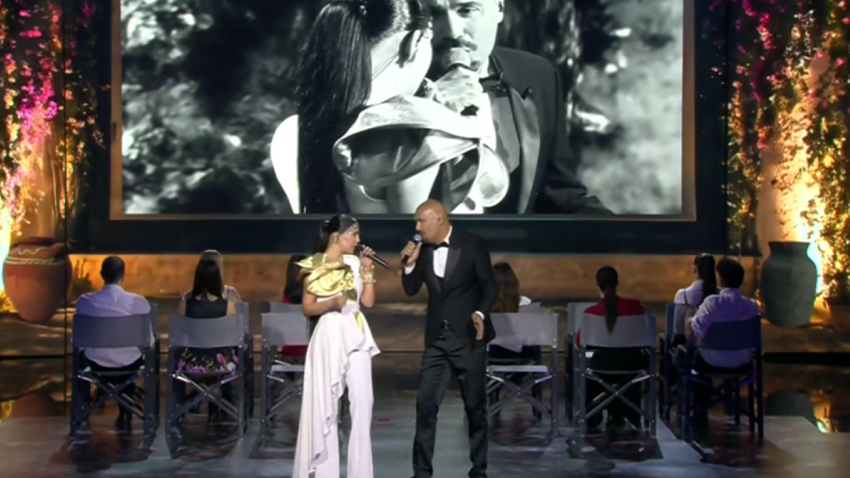 J2US: Κινηματογραφική ατμόσφαιρα στη σκηνή με τον Δημήτρη Σκουλό και τη Δανιέλα Χατζή