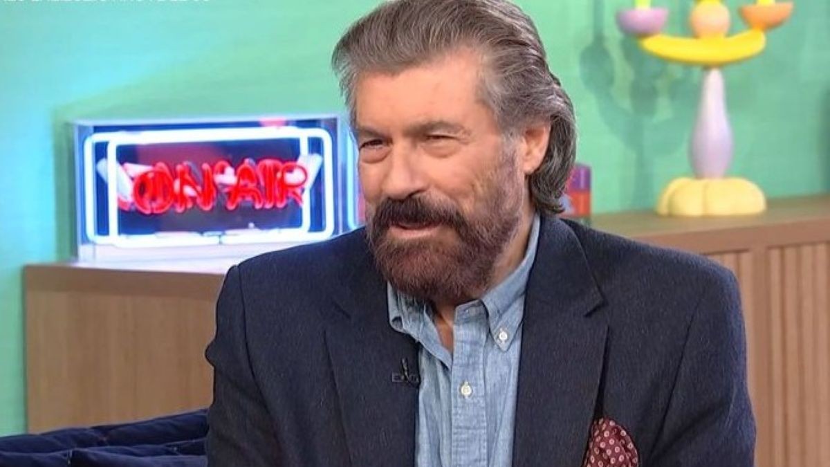 Νίκος Βερλέκης: «Εγώ ζω απ’ την τηλεόραση. Δεν είμαι από αυτούς που τη σνομπάρουν. Tην αγαπώ»