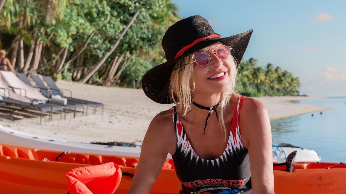 Άννα Βίσση: Δίπλα στο κύμα με τη Δήμητρα Κούστα – Εικόνες από το ταξίδι τους στην Γαλλική Πολυνησία