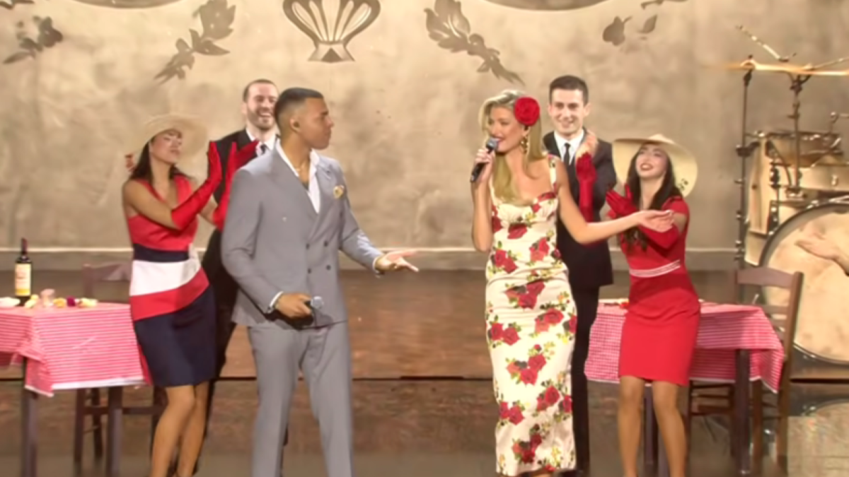 J2US: Η Μαίρη Βυτινάρος και ο Steve Provis έφεραν λαϊκό αέρα στη σκηνή