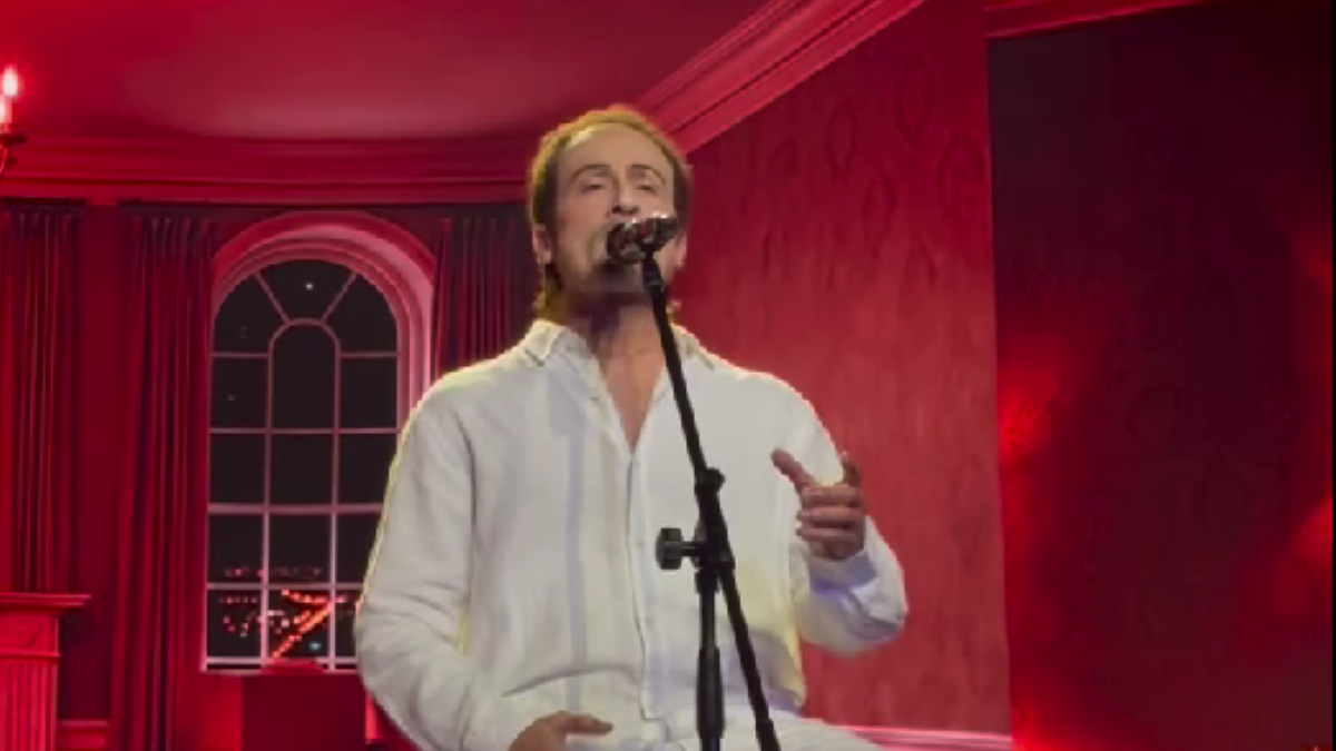 YFSF: Η εμφάνιση του Ραφαηλίδη ως Πάριος και η αντίδραση που ξεχώρισε