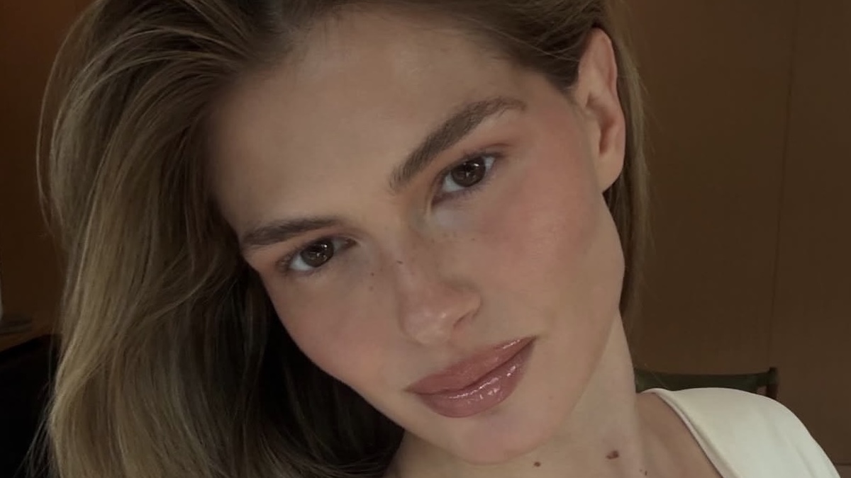 Αμαλία Κωστοπούλου:  Αποδεικνύει πως τα basic looks είναι το απόλυτο trend